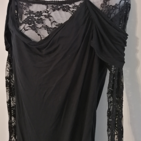 Long-sleeve Lace Blouse - Picture 1 of 3